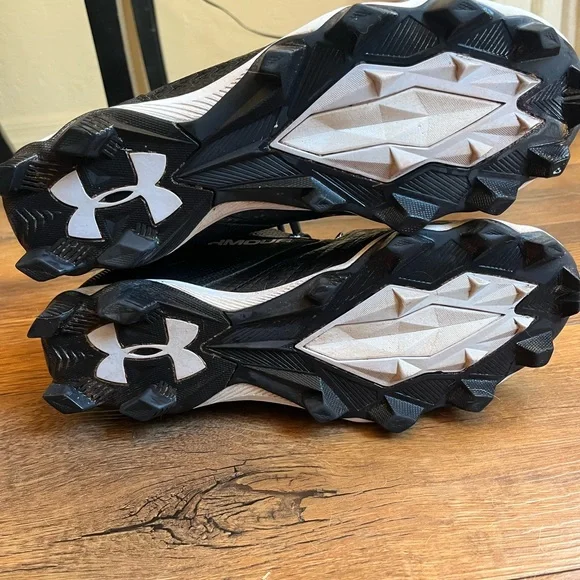 Almost new Under Amour cleats - Picture 4 of 4